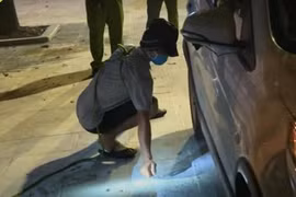 Nghiêm trị kẻ nửa đêm đổ xăng đốt 2 xe ô tô