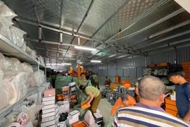 Từ những vụ đột kích ‘tổng kho’ chào bán hàng lậu qua mạng xã hội: Bắt khó, xử lý triệt để còn…khó hơn!