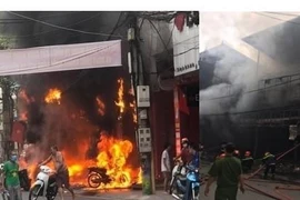 50 xe máy thiêu rụi sau cú ‘xuống tay’ bằng ‘bom xăng’