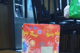 Nữ giám đốc tặng quà Tết cho bạn bằng…pháo