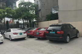 Truy nguồn 5 xế hộp hạng sang trong đường dây mua bán xe gian bằng giấy tờ giả