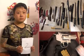 Mua dao kiếm, súng và hàng chục viên đạn để ‘phòng thân’