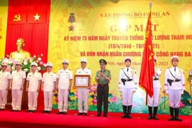 Văn phòng Bộ Công an đón nhận Huân chương Quân công hạng Ba