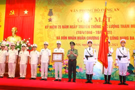 Văn phòng Bộ Công an đón nhận Huân chương Quân công hạng Ba