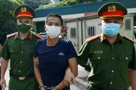 Xét xử điểm đối tượng 3 tiền án, chống lại Cảnh sát tại chốt kiểm dịch