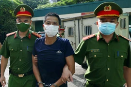 Xét xử điểm đối tượng 3 tiền án, chống lại Cảnh sát tại chốt kiểm dịch