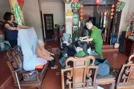 Cấp Căn cước gắn chip tại quận Long Biên (Hà Nội): Sáng tinh thần vì nhân dân phục vụ