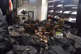 Phát hiện số lượng lớn hàng thời trang nghi vấn tại chuỗi cửa hàng “AE Shop Việt Nam”