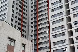 Đau lòng bé trai 3 tuổi tử vong do rơi từ tầng 3 tòa chung cư