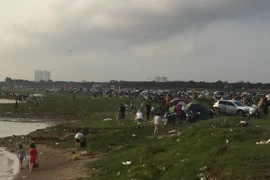 Tại phường Long Biên, Hà Nội: Ngồn ngộn nguy cơ ô nhiễm môi trường, mất an toàn tại bãi giữa sông Hồng