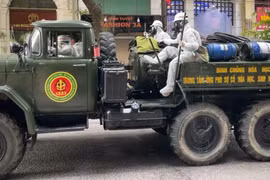 Dọn sạch địa hình phục vụ phun khử khuẩn, phòng chống Covid trên toàn địa bàn quận Hoàn Kiếm