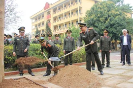 Thực hiện chương trình trồng 1 tỷ cây xanh thành phong trào thường xuyên trong CAND