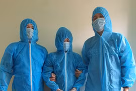 Vận động đầu thú 2 đối tượng trong đường dây vận chuyển tiền trái phép với giao dịch cả nghìn tỷ đồng