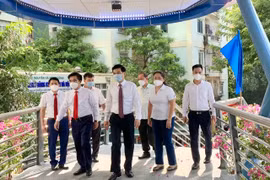 Gắn biển 2 công trình phục vụ nhu cầu thiết thực của nhân dân