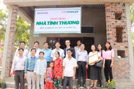 Chia sẻ với các hộ nghèo, khó khăn tại Bến Tre