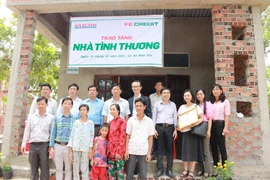 Chia sẻ với các hộ nghèo, khó khăn tại Bến Tre