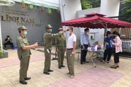 Vững lòng sắc phục cỏ úa trong cuộc chiến chống ‘giặc’ Covid