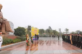 Đoàn đại biểu Đảng ủy Công an Trung ương, Bộ Công an dâng hoa tưởng niệm Chủ tịch Hồ Chí Minh