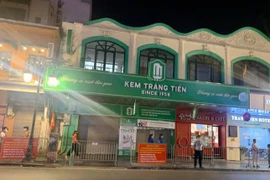 Không chấp hành các biện pháp phòng chống dịch bệnh, Công ty Kem Tràng Tiền ‘dính’ phạt 15 triệu đồng