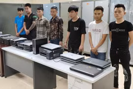 Đột kích ‘tổng hành dinh’ phân phối… số ‘lô, đề’ trái phép tại căn hộ trên tầng 20 ở quận Hà Đông