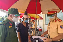 Tông gãy chân chiến sỹ Công an tại chốt kiểm soát dịch Covid