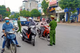 Kiểm soát, xử lý nghiêm cá nhân vi phạm quy định giãn cách xã hội địa bàn cửa ngõ Thủ đô