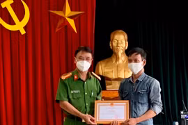 “Giấy khen của bác Giám đốc Công an thành phố Hà Nội sẽ là kỷ vật vô giá đối với em”