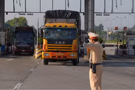 Công an Hà Nội hướng dẫn công dân chuẩn bị giấy tờ cần thiết để ra vào thành phố