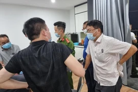 Hà Nội: Nhập cảnh trái phép, 11 người Trung Quốc cố thủ trong căn hộ chung cư