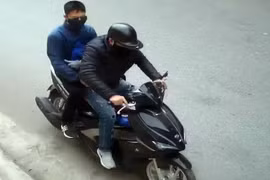 Rình bám theo người rút tiền rời ngân hàng, đập kính ô tô trộm 300 triệu đồng