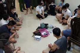 Đột kích ổ bạc ‘họp’ xuyên đêm, phát hiện tiền tỷ