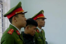 Quen trên đường rồi yêu đương, làm chuyện ‘người lớn’ với bé gái 14 tuổi