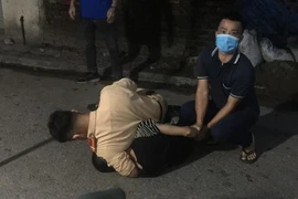 Khống chế đối tượng 1 tiền án táo tợn tấn công chiến sỹ Công an tại chốt kiểm soát dịch Covid