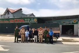 Nghi vấn đường dây cung cấp giấy tờ, chở khách ‘chui’ trong mùa dịch