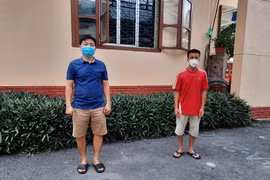 ‘Găm’ hơn 10 giấy xét nghiệm SARS-CoV-2 định băng qua chốt kiểm dịch