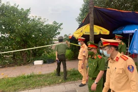 Ban Giám đốc Công an Hà Nội kiểm tra, động viên các chốt kiểm soát dịch bệnh Covid