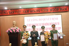 Công bố quyết định hưu trí đối với 3 chỉ huy cấp phòng thuộc Công an Hà Nội