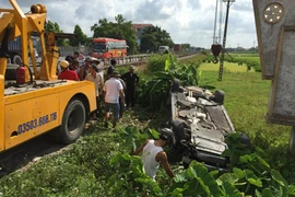Một ngày xảy ra 2 vụ ô tô lao vào tàu hỏa, 1 người tử vong