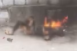 Một phụ nữ trầm cảm tẩm xăng quyên sinh giữa đường