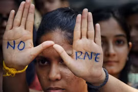 Ấn Độ: Lại thêm bé gái 15 tuổi bị cưỡng hiếp tập thể