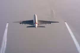 Video người bay vận tốc kinh hoàng cùng máy bay Airbus A380