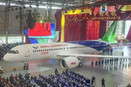 Trung Quốc trình làng chiếc máy bay thương mại nội địa cỡ lớn đầu tiên