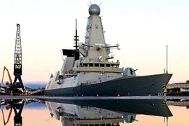 Anh và Bỉ triển khai tàu chiến yểm trợ tàu sân bay Pháp chống IS