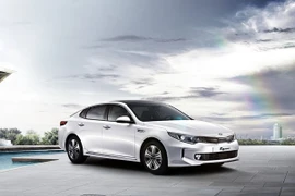 Kia trình làng bản Optima Hybird 2016 ấn tượng