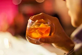 Mẹ đi tù vì cho con trai nhỏ uống rượu Whiskey