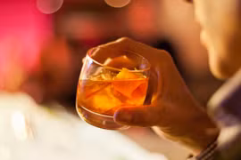 Mẹ đi tù vì cho con trai nhỏ uống rượu Whiskey