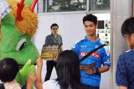 Công Phượng: Cầu thủ đi phát tờ rơi là "chuyện thường ngày ở Nhật"