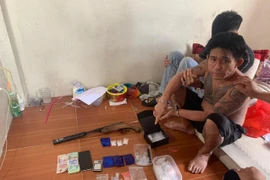Cặp đôi bố - con chuyên buôn ma túy, tàng trữ súng tự chế