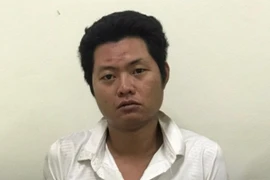 'Game thủ' manh động cầm dao gí vào cổ cô gái để cướp xe máy