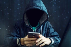 Nghe cuộc điện thoại lạ, người phụ nữ "bay" mất gần 7 tỷ đồng 